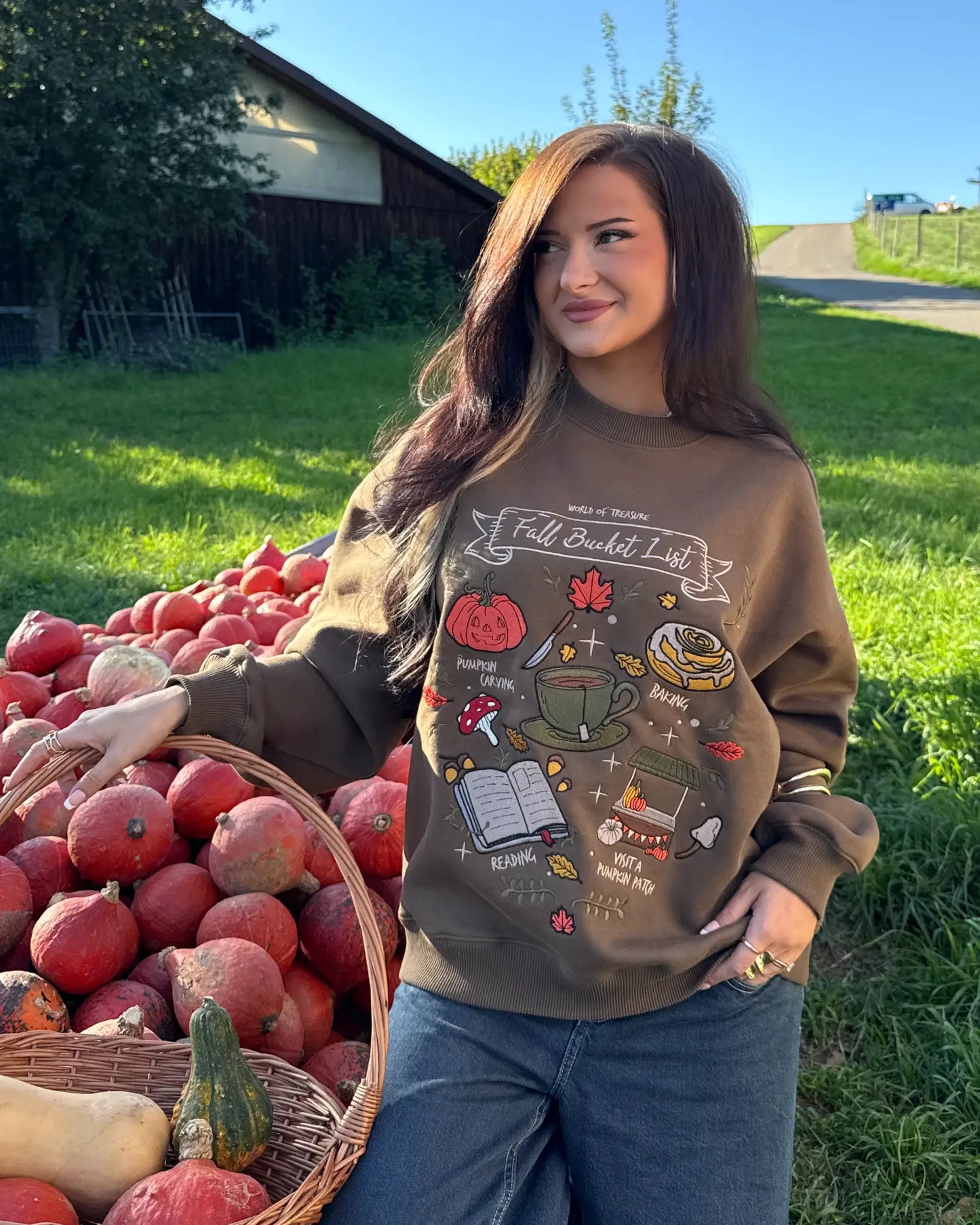 Pumpkin Crewneck - World of Treasure