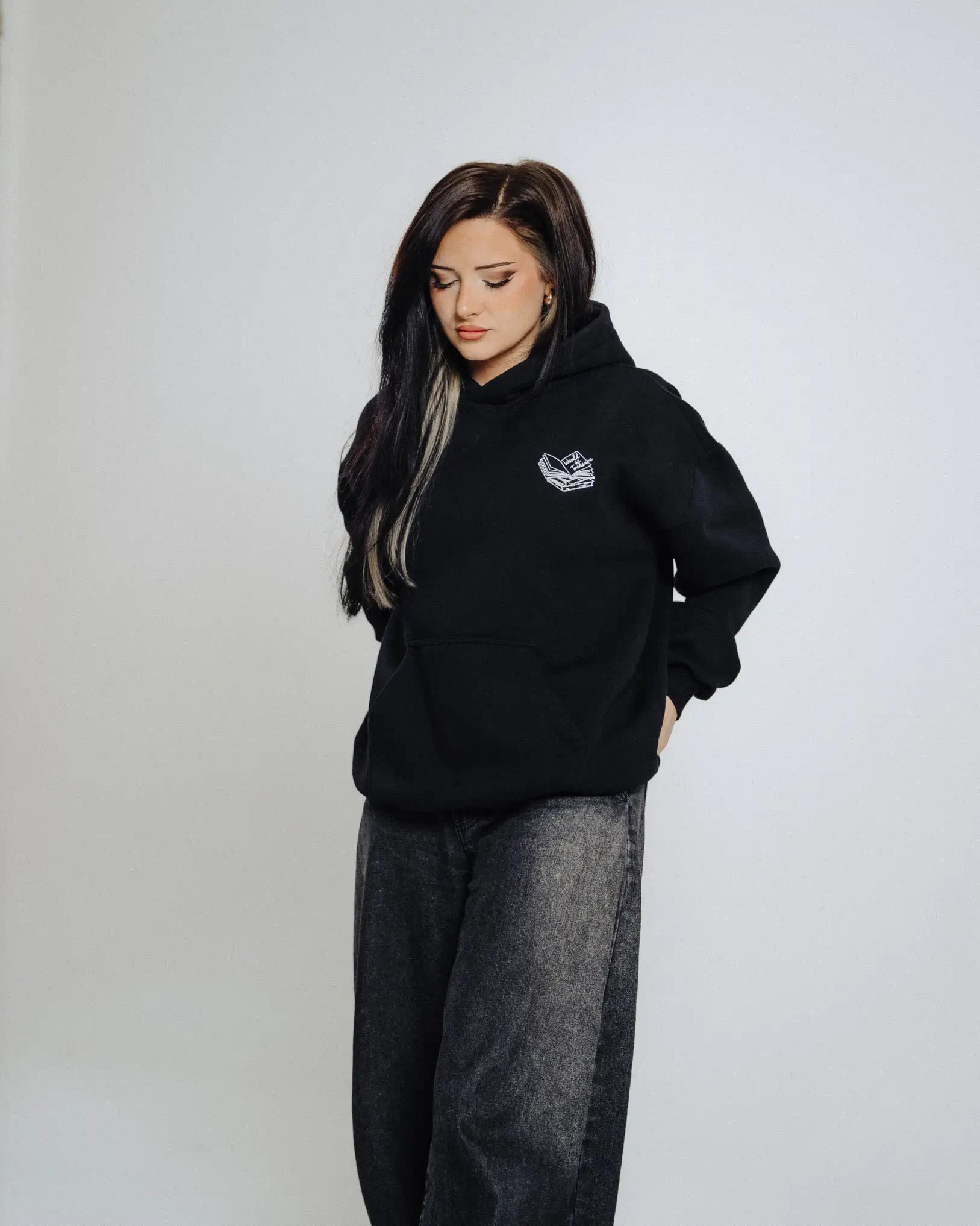 Hoodie - Rather be reading (black) - World of Treasure