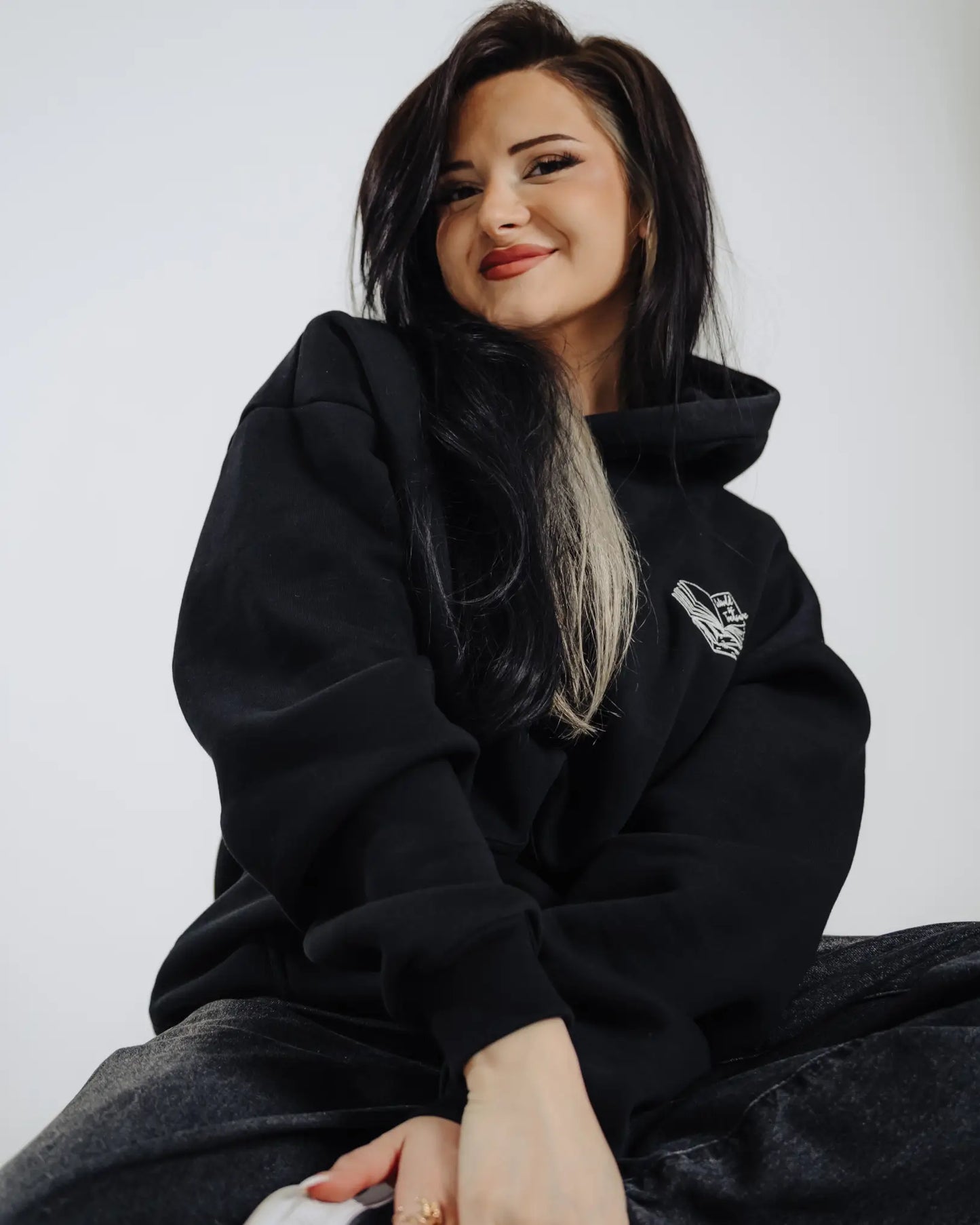 Hoodie - Rather be reading (black) - World of Treasure