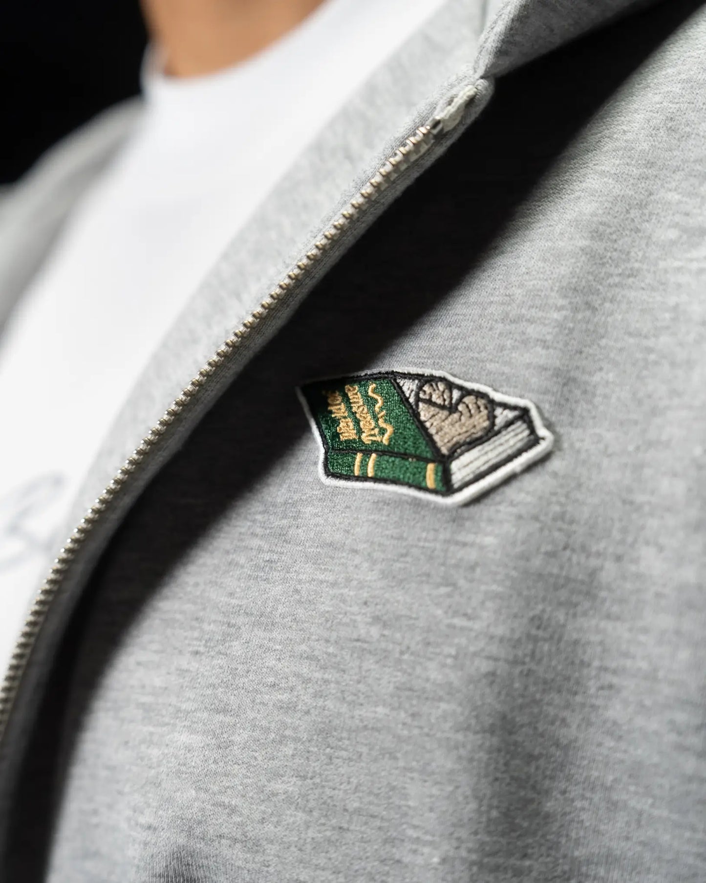 Zipper - World of Treasure - World of Treasure